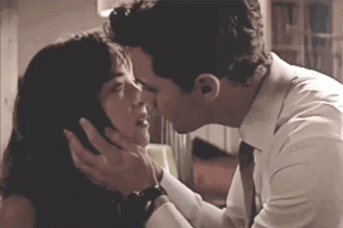 Detail Making Out Gif Nomer 46