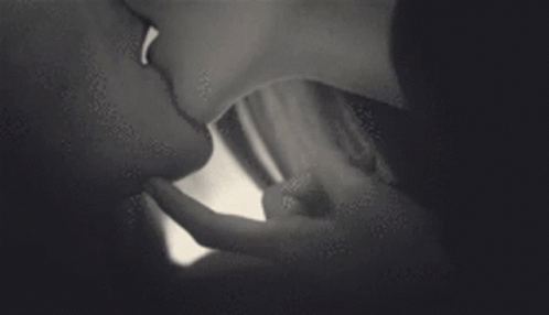 Detail Making Out Gif Nomer 47