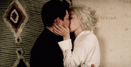 Detail Making Out Gif Nomer 50