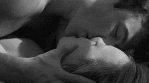 Detail Making Out Gif Nomer 6