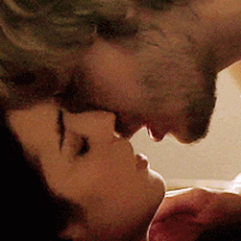 Detail Making Out Gif Nomer 51