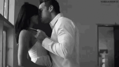 Detail Making Out Gif Nomer 55