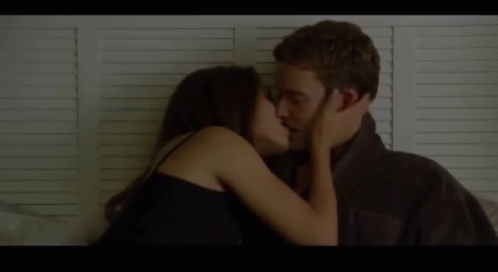 Detail Making Out Gif Nomer 56