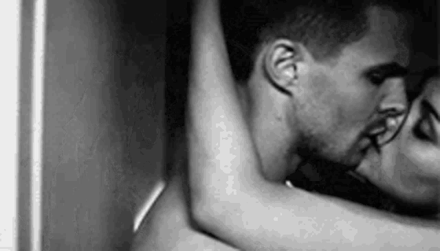 Detail Making Out Gif Nomer 8