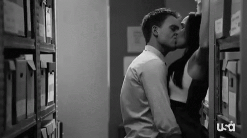 Detail Making Out Gif Nomer 10
