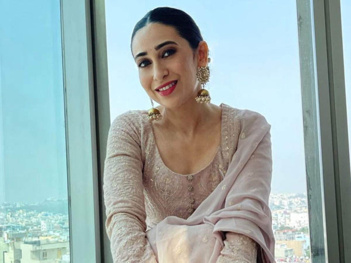 Detail Foto Karisma Kapoor Terbaru Nomer 4