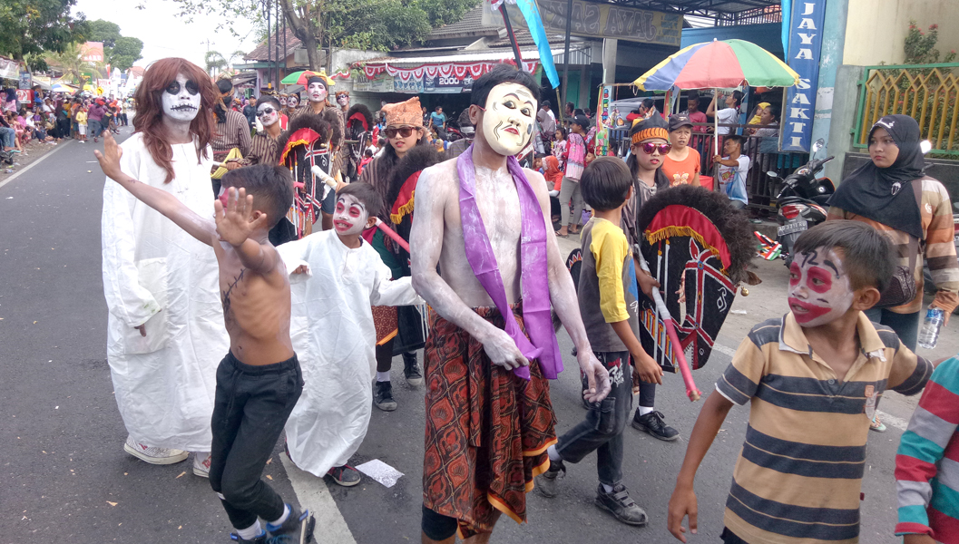 Detail Foto Karnaval Lucu Nomer 3