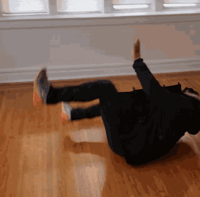 Detail Rolling On The Floor Gif Nomer 30