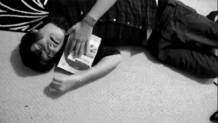 Detail Rolling On The Floor Gif Nomer 52