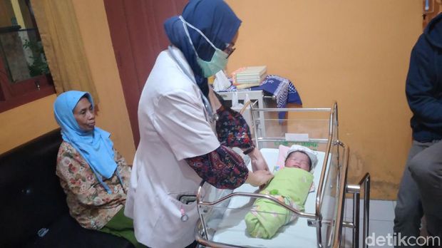 Detail Bayi Baru Lahir Cantik Nomer 40