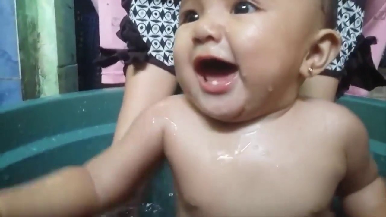 Detail Bayi Ketawa Terbahak Bahak Nomer 27