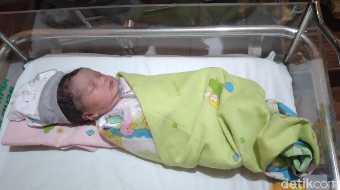 Bayi Perempuan Baru Lahir Cantik - KibrisPDR