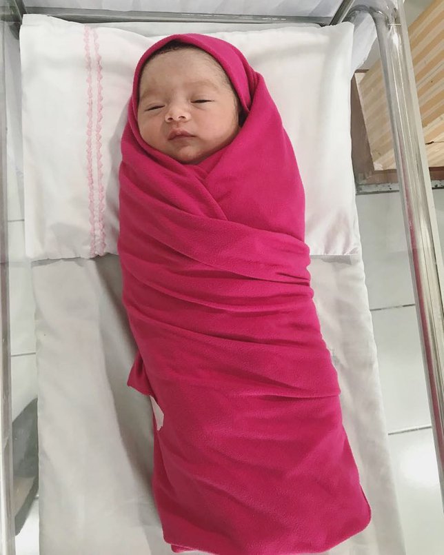 Detail Bayi Perempuan Baru Lahir Cantik Nomer 19