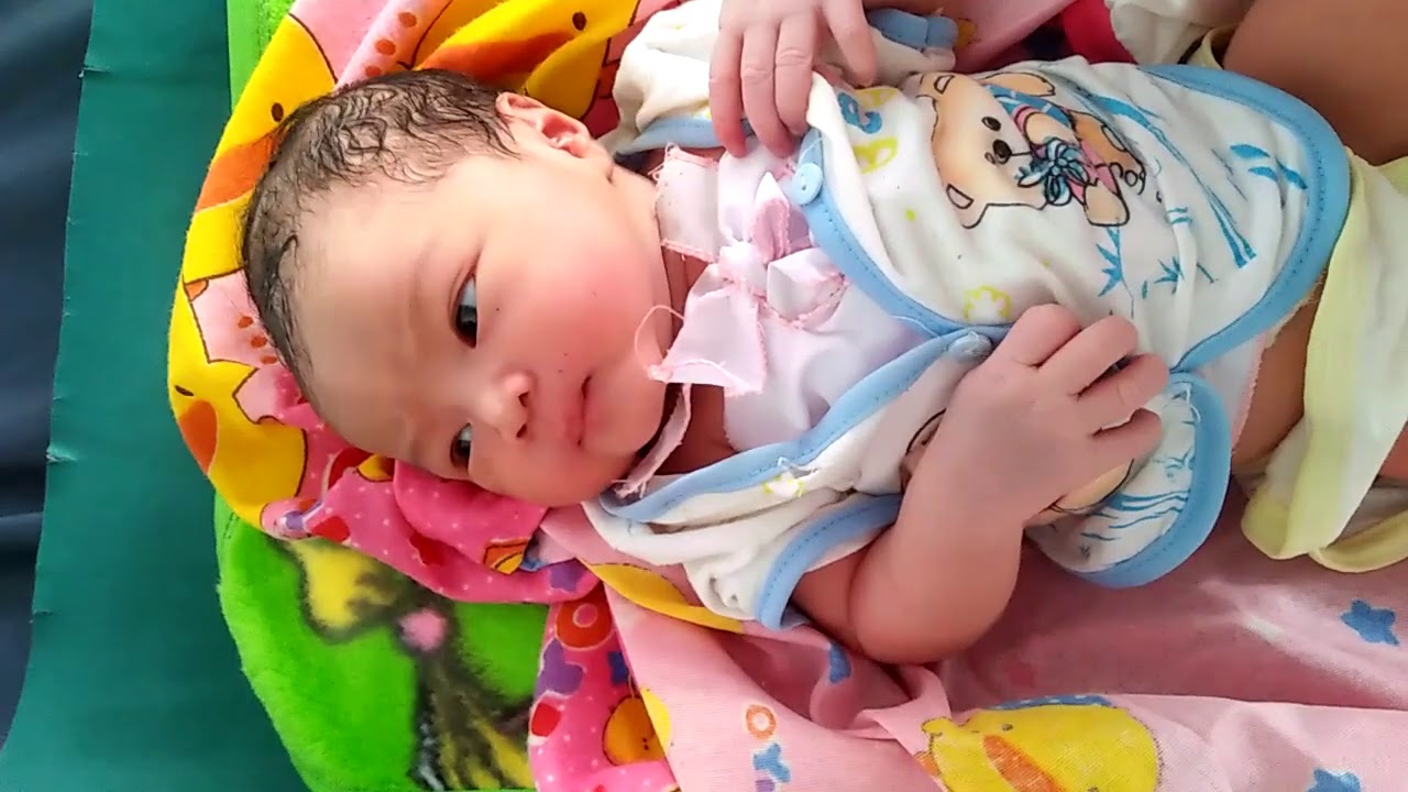 Bayi Perempuan Lucu Baru Lahir - KibrisPDR