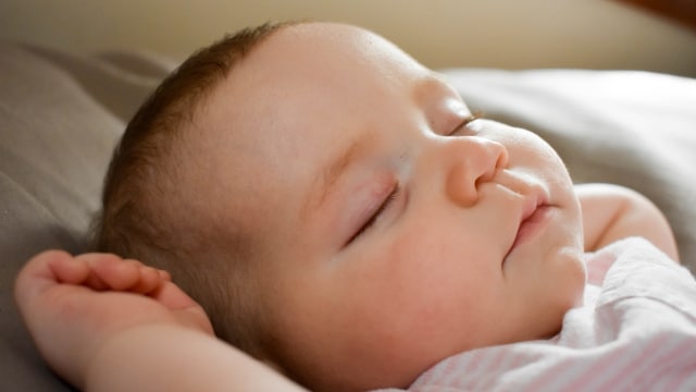 Detail Bayi Tidur Sebentar Sebentar Nomer 52