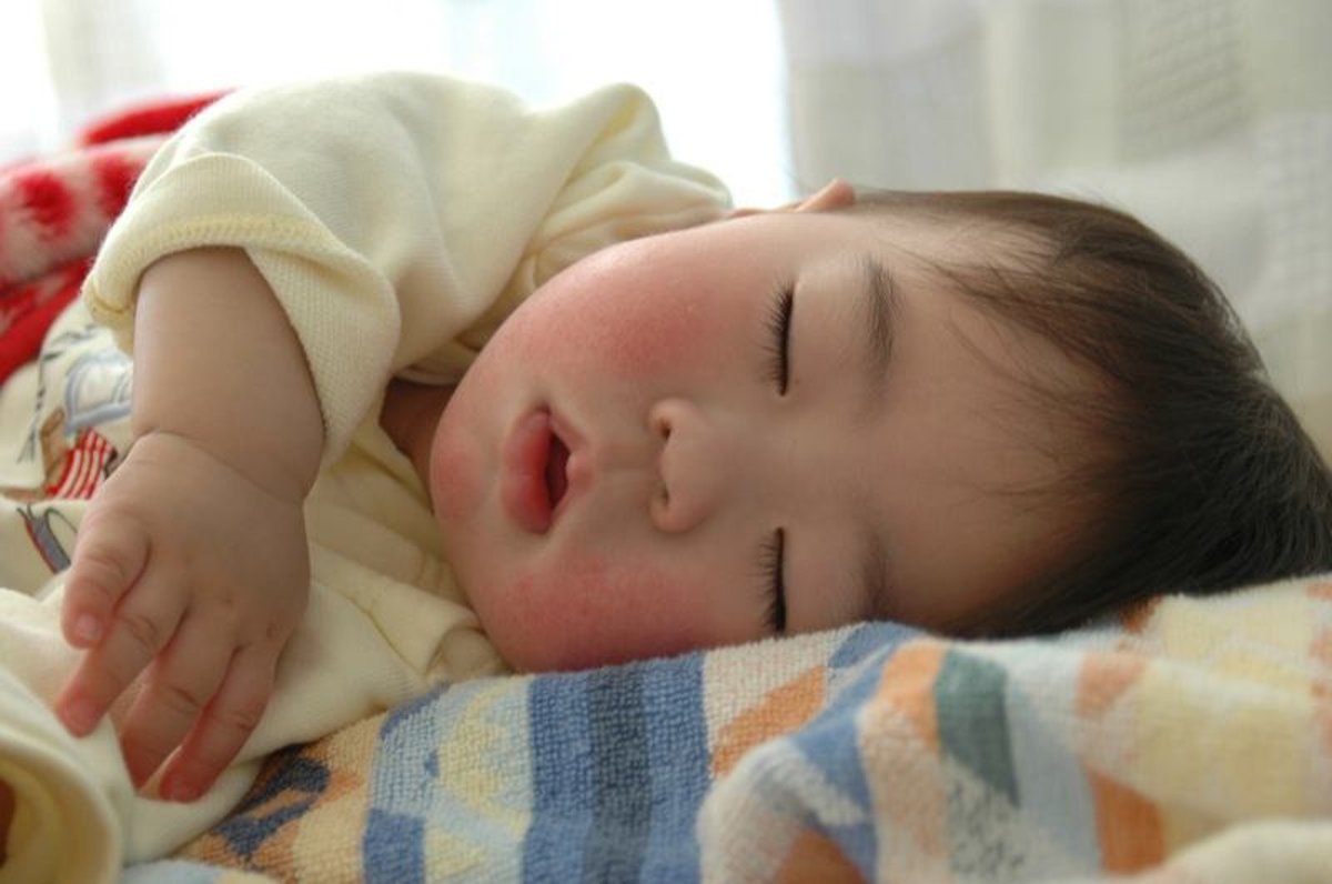 Detail Bayi Tidur Sebentar Sebentar Nomer 9