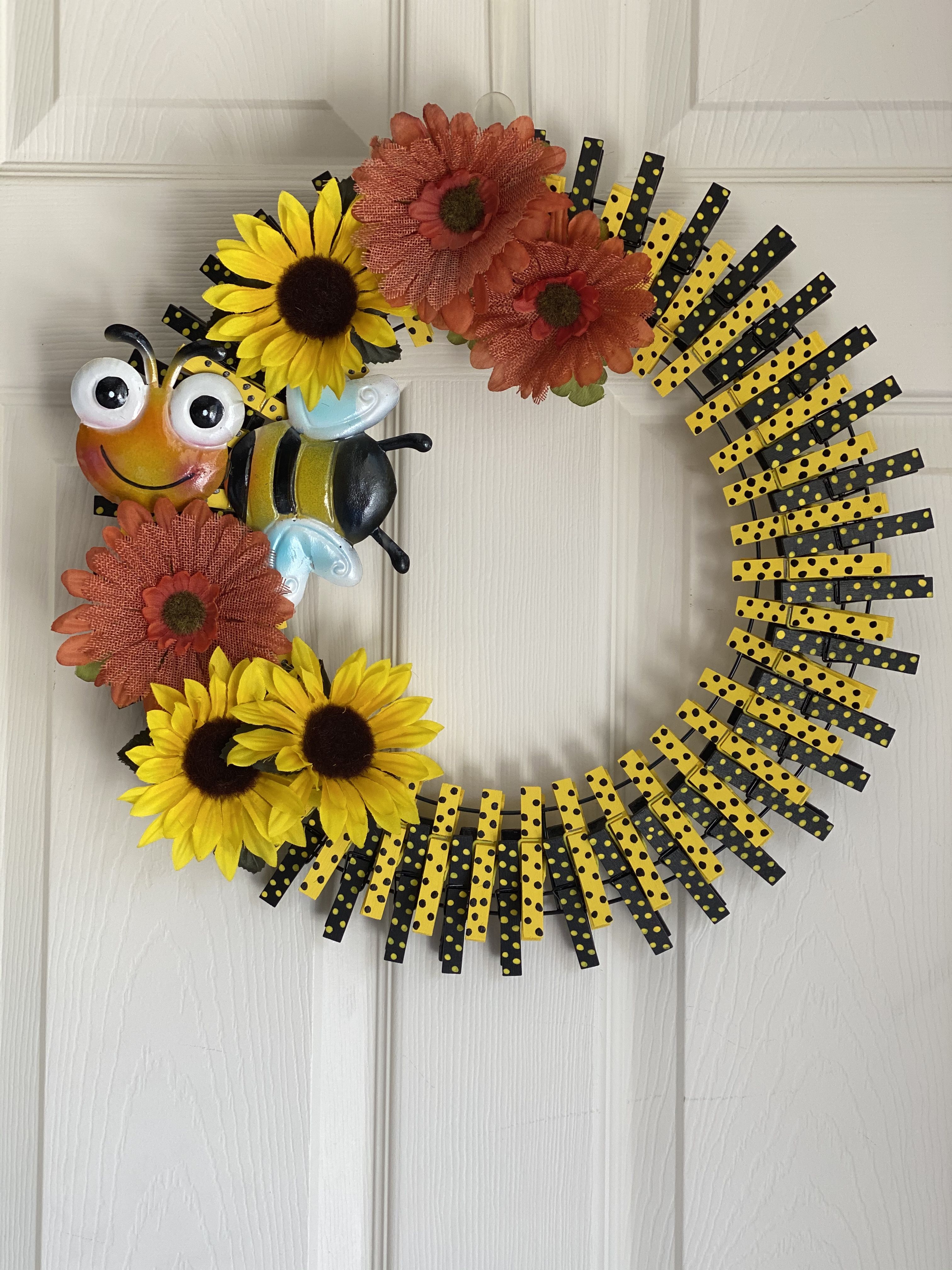 Bee Clothespin Wreath - KibrisPDR