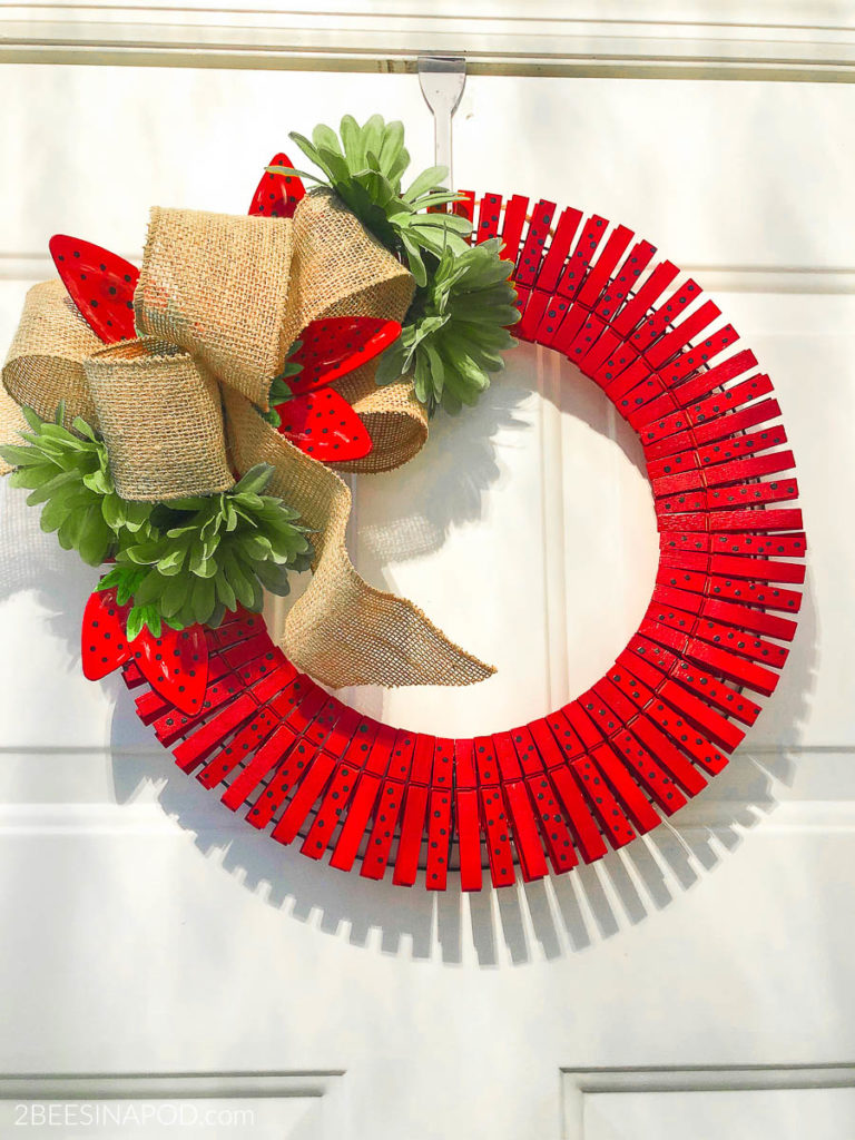 Detail Bee Clothespin Wreath Nomer 32