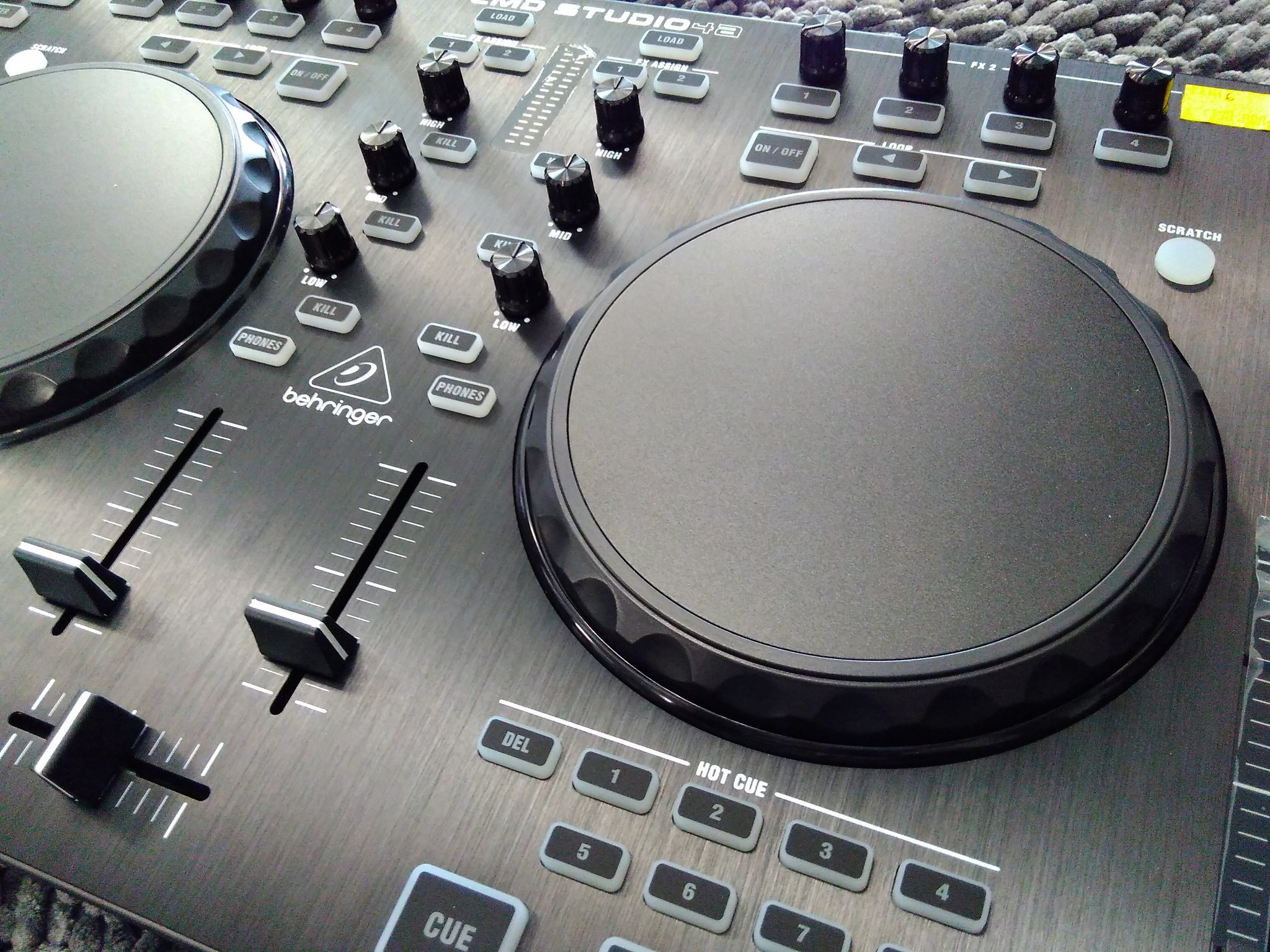 Detail Behringer Cmd Studio 4a Nomer 38