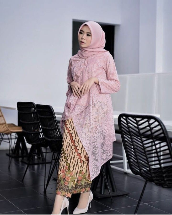 Detail Foto Kebaya Brokat Nomer 20