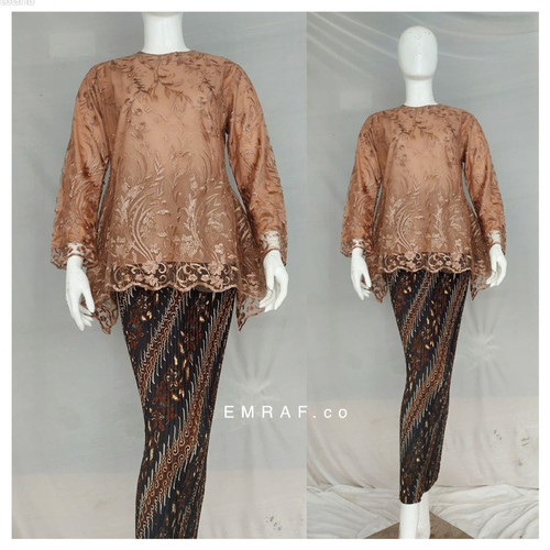 Detail Foto Kebaya Brokat Nomer 35