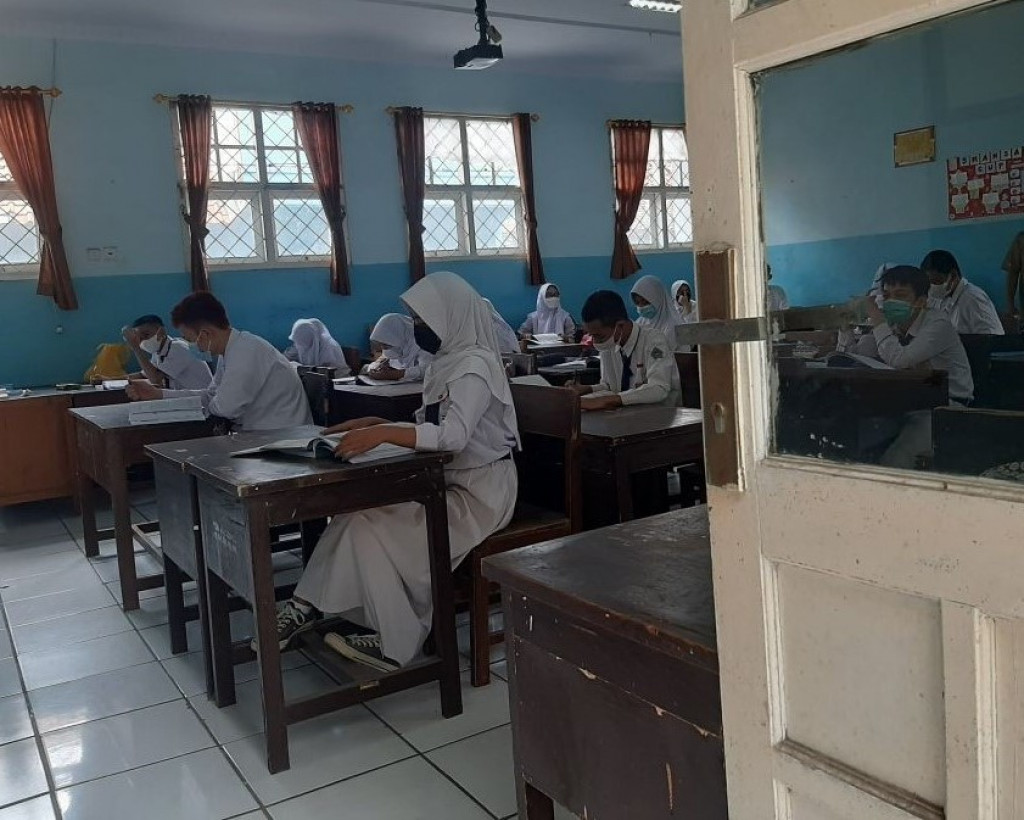 Detail Foto Kelas Unik Nomer 27