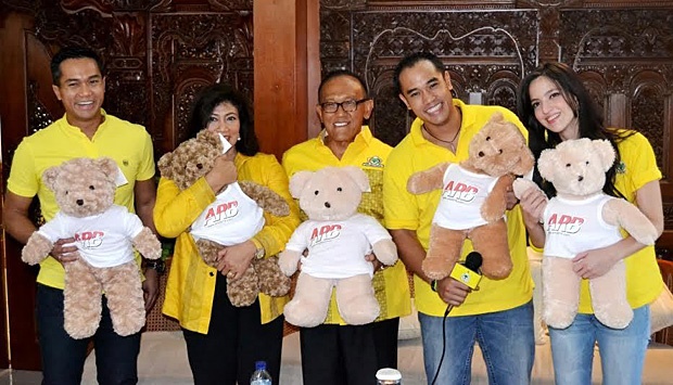 Detail Foto Keluarga Aburizal Bakrie Nomer 18