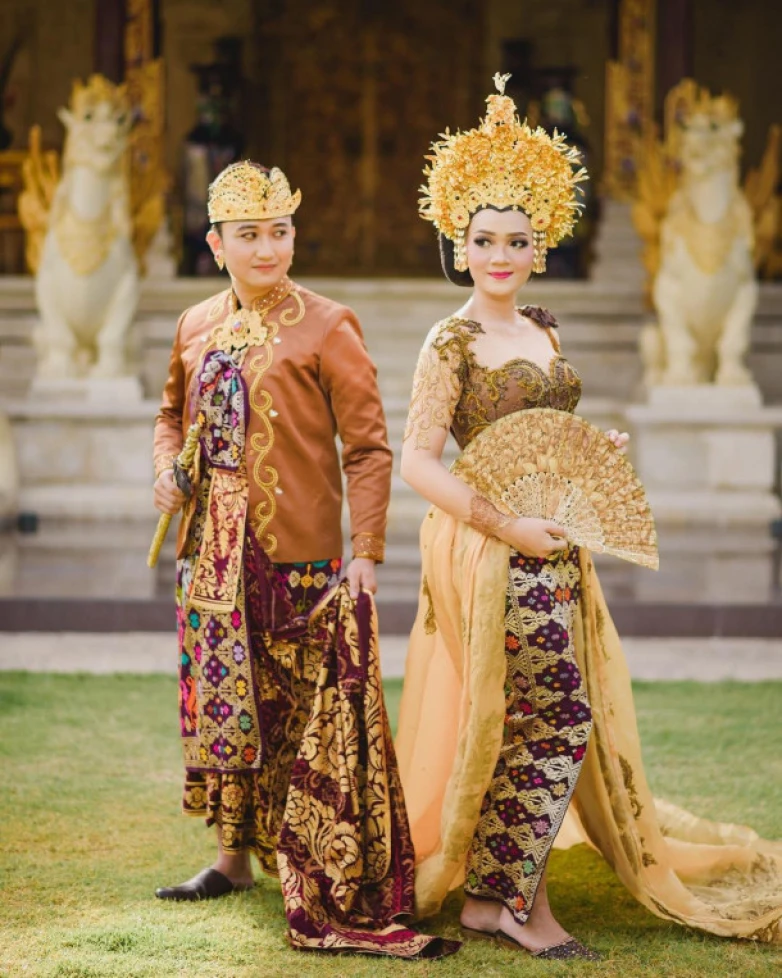 Detail Foto Keluarga Adat Bali Nomer 34