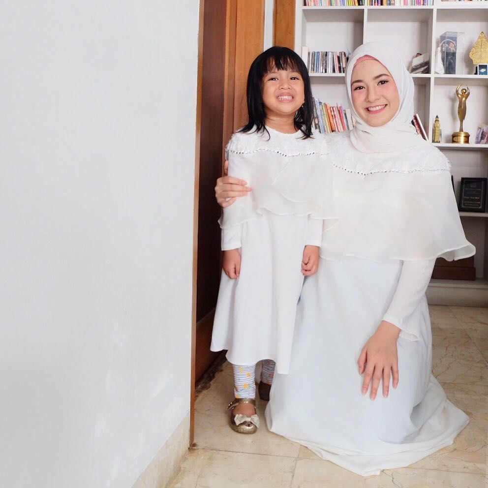 Detail Foto Keluarga Baju Putih Nomer 15