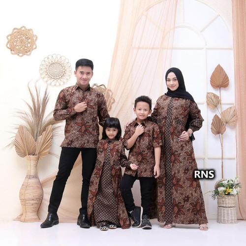 Detail Foto Keluarga Batik Nomer 29