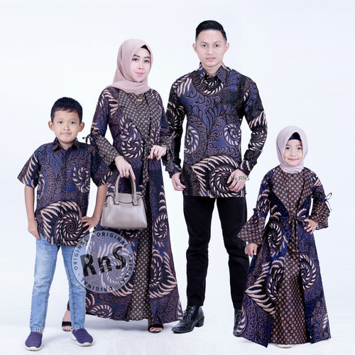 Detail Foto Keluarga Batik Nomer 34