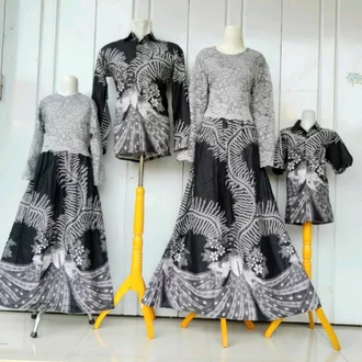 Detail Foto Keluarga Batik Nomer 52