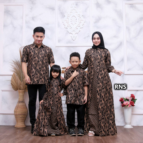 Detail Foto Keluarga Batik Nomer 9
