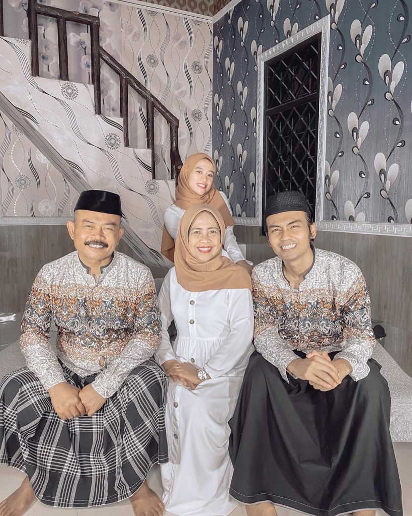 Detail Foto Keluarga Berhijab Nomer 11