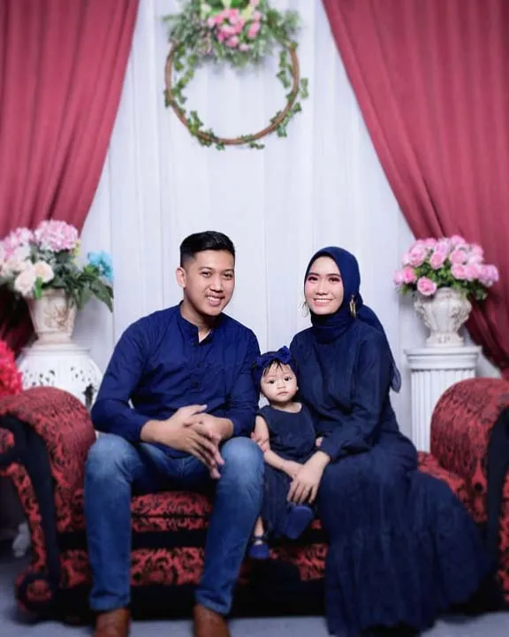 Detail Foto Keluarga Bertiga Nomer 2