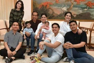 Detail Foto Keluarga Besar Jokowi Nomer 30