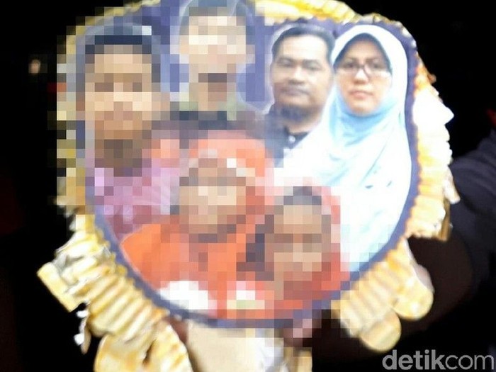 Detail Foto Keluarga Bom Surabaya Nomer 13