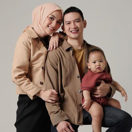 Detail Foto Keluarga Dengan Bayi Nomer 9