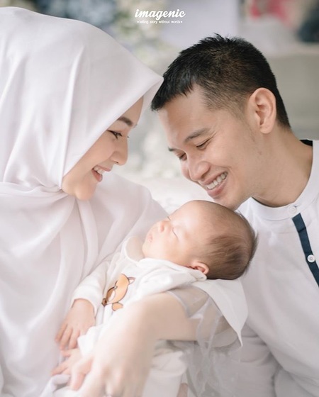 Detail Foto Keluarga Dengan Bayi Nomer 27