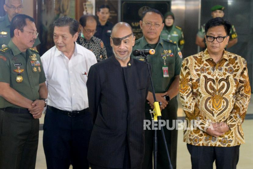 Detail Foto Keluarga Habibie Nomer 28