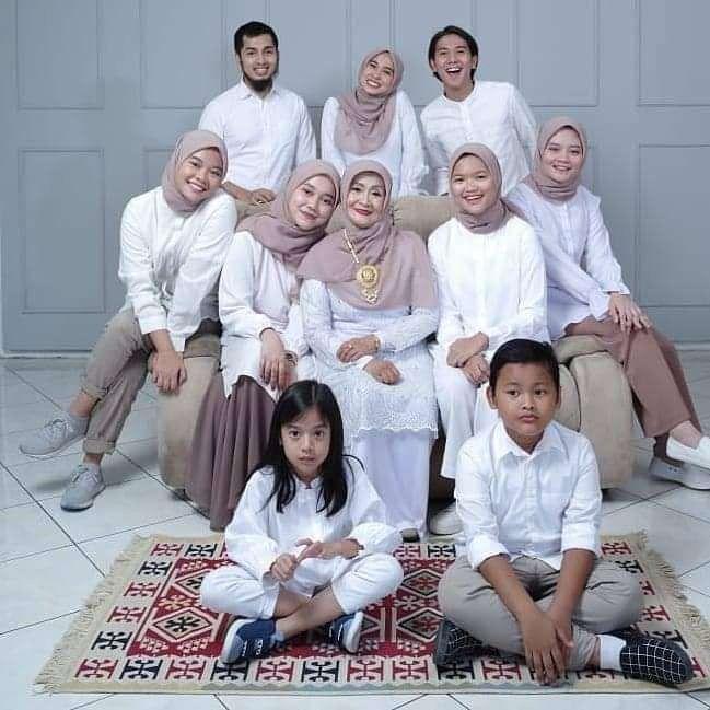 Detail Foto Keluarga Iqbaal Dhiafakhri Ramadhan Nomer 28