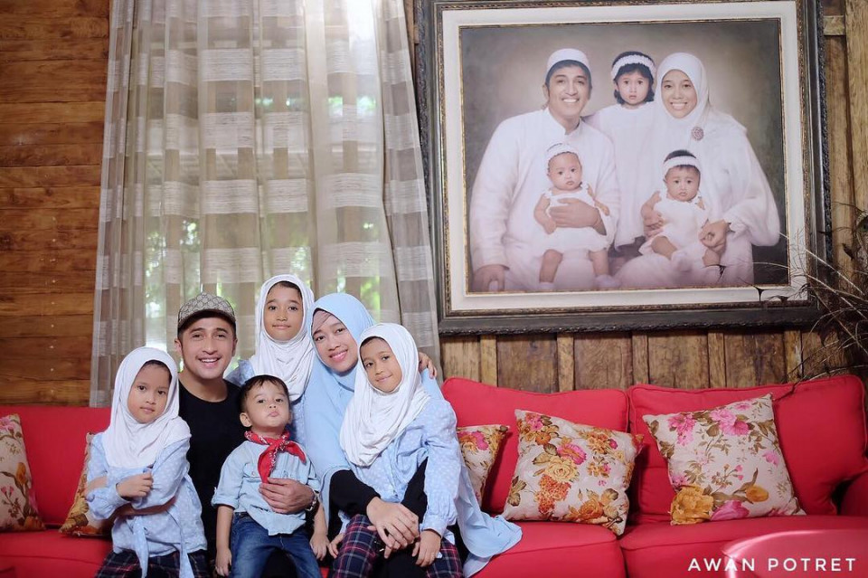 Detail Foto Keluarga Irfan Hakim Nomer 14