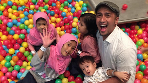 Detail Foto Keluarga Irfan Hakim Nomer 39