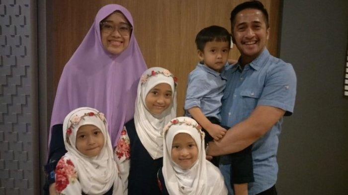 Detail Foto Keluarga Irfan Hakim Nomer 40