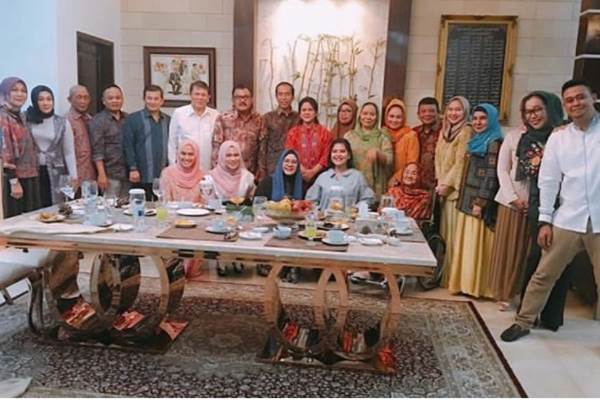 Detail Foto Keluarga Jokowi Nomer 49