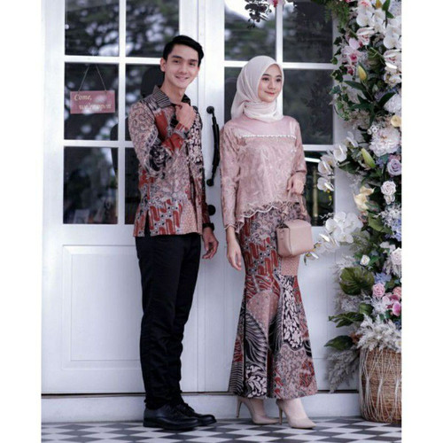 Detail Foto Keluarga Kebaya Nomer 21