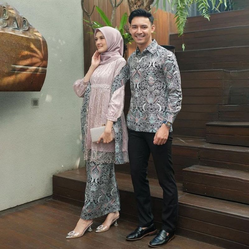 Detail Foto Keluarga Kebaya Nomer 31