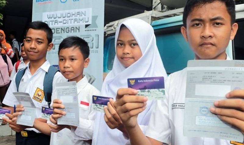 Detail Foto Keluarga Kip Kuliah Nomer 10