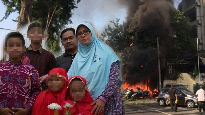 Detail Foto Keluarga Pelaku Bom Surabaya Nomer 15