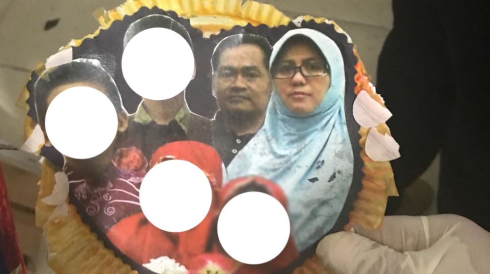 Detail Foto Keluarga Pelaku Bom Surabaya Nomer 19